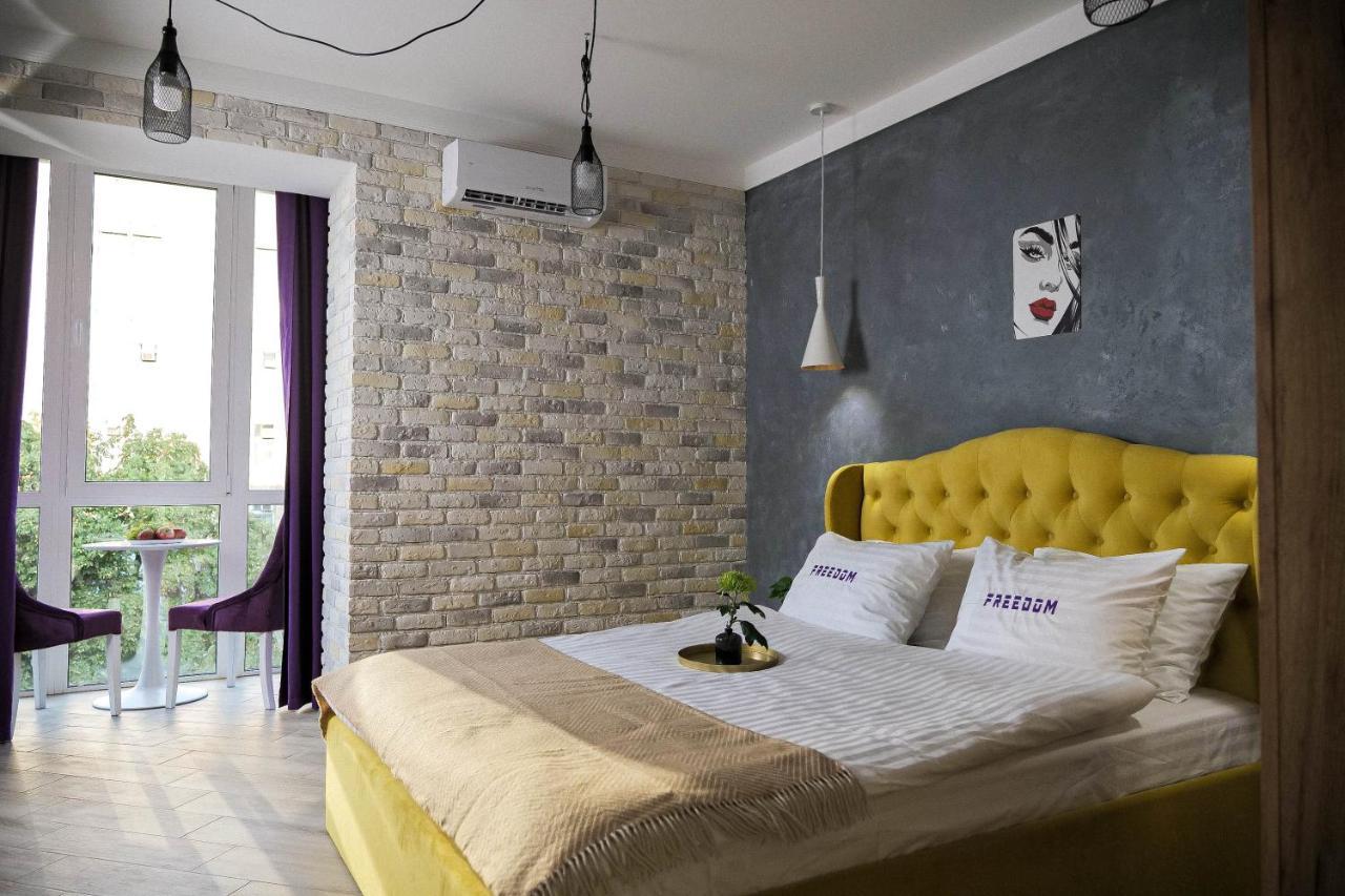 Freedom Apartments In City Center Kiev Extérieur photo