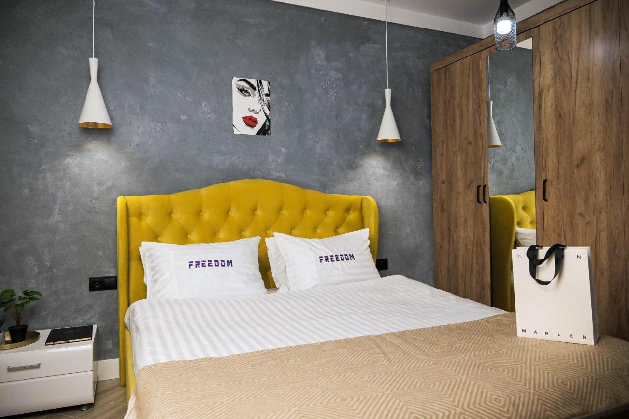 Freedom Apartments In City Center Kiev Extérieur photo