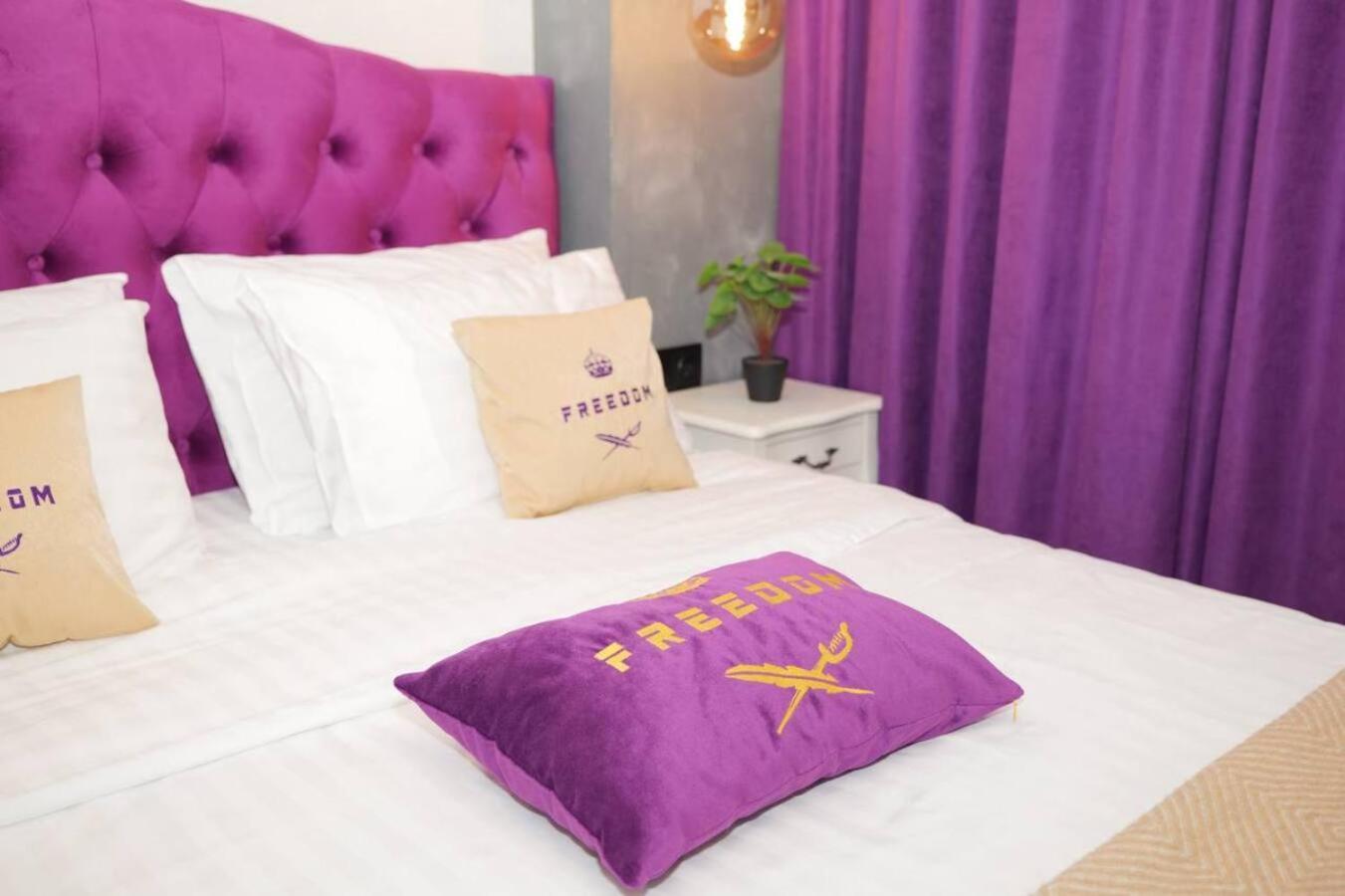 Freedom Apartments In City Center Kiev Extérieur photo